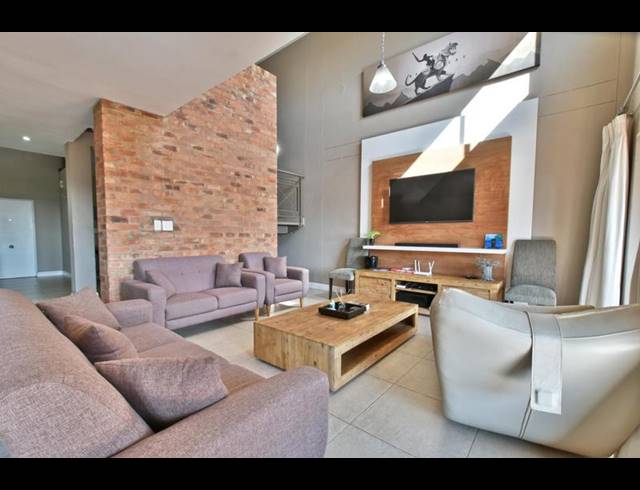 2 BEDROOM APARTMENT FOR SALE IN SANDTON CENTRAL
